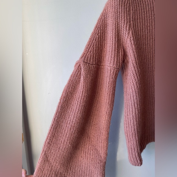 Dotti knit crop top - Size small - bell sleeves// good condition - Picture 3 of 7